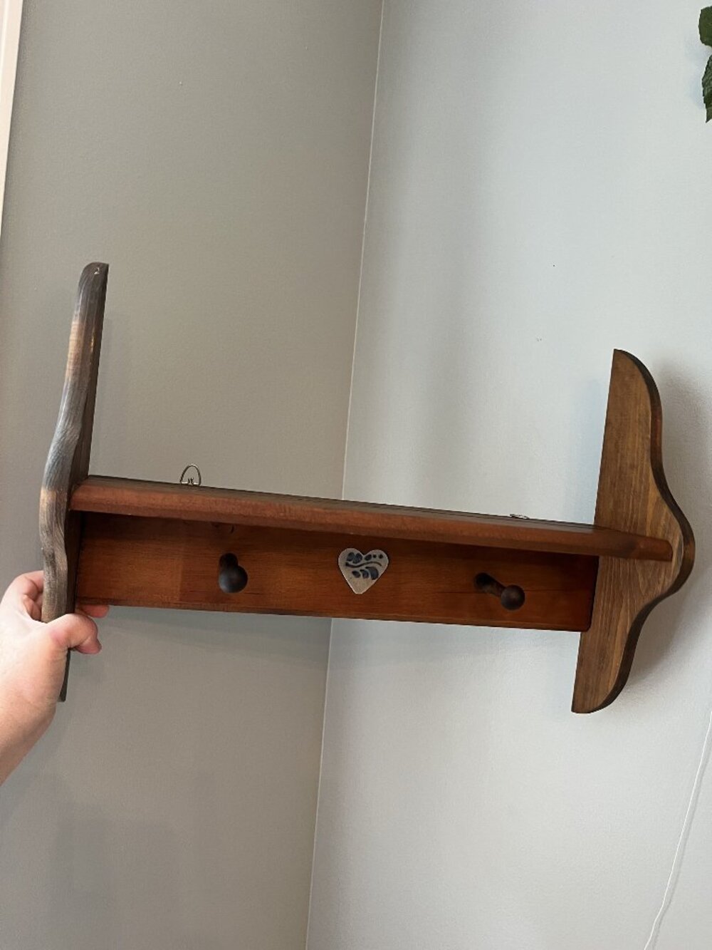 Vintage Wooden Peg Rack Plate Shelf Salt-Glazed Pottery Heart Accent Signed 1988
